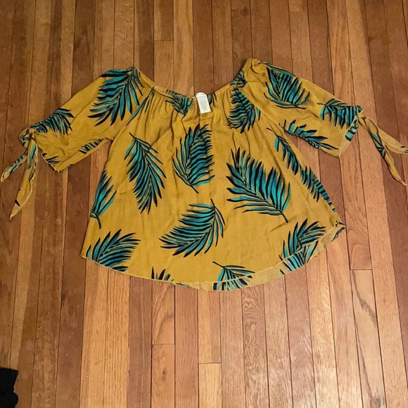molly + miley Tops - Miley + Molly size M mustard color off the shoulder top with green palm leaves